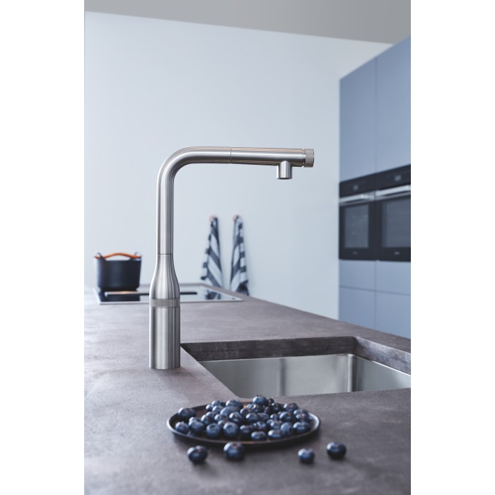 Змішувач для кухні з висувним виливом Grohe Essence SmartControl (31615DC0) Змішувач для кухні з висувним виливом Grohe Essence SmartControl (31615DC0)